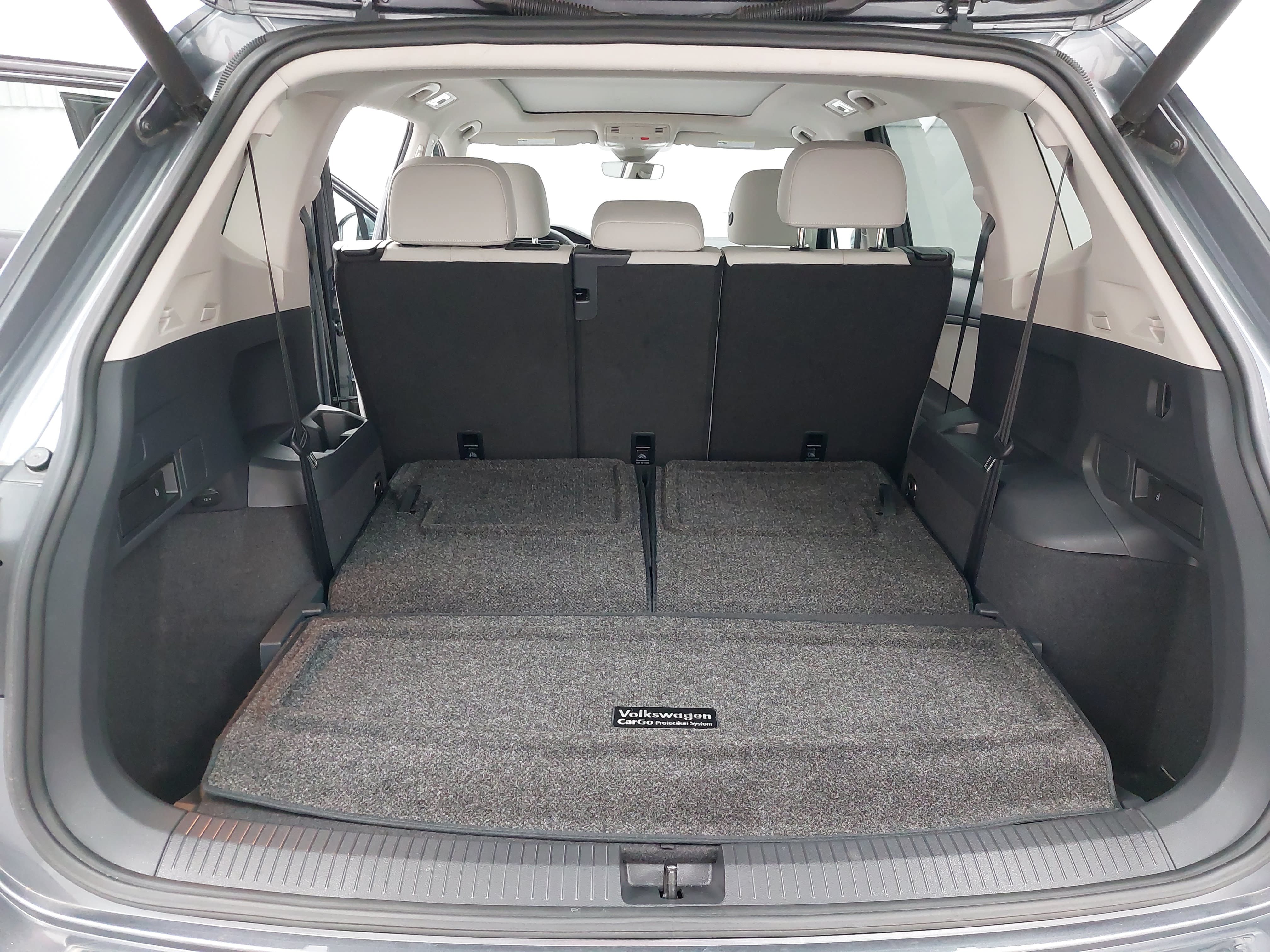 Used 2020 Volkswagen Tiguan SEL w/ 3rd Row Seat Package AWD/4WD image 16