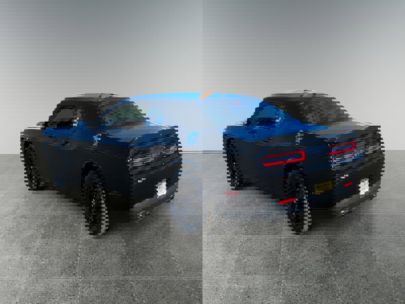 Used 2023 Dodge Challenger SXT image 5