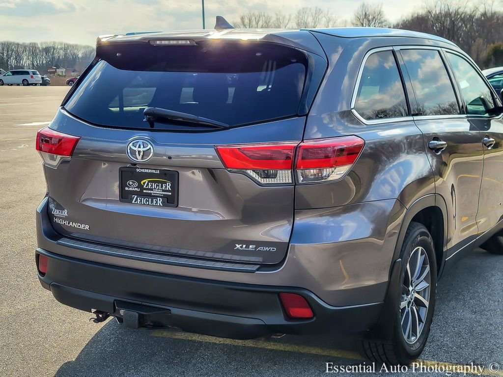 Used 2019 Toyota Highlander XLE AWD/4WD image 6