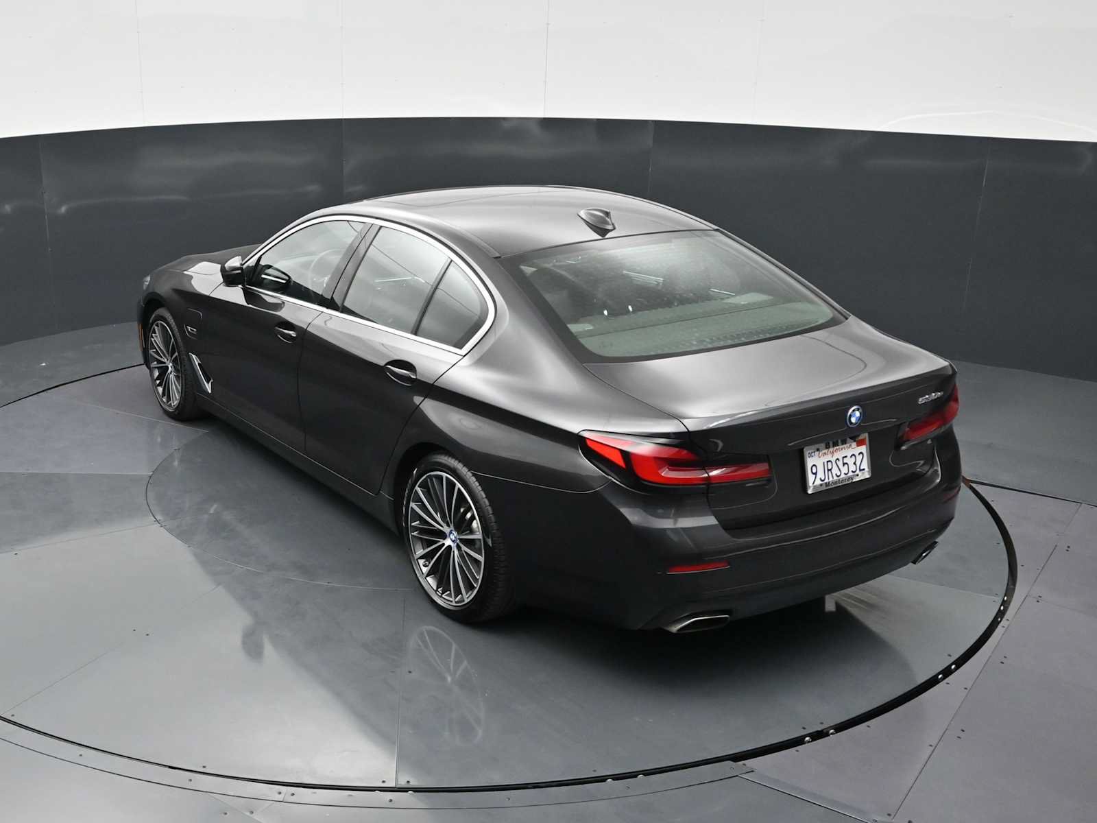 Used 2022 BMW 530e w/ Executive Package RWD image 23