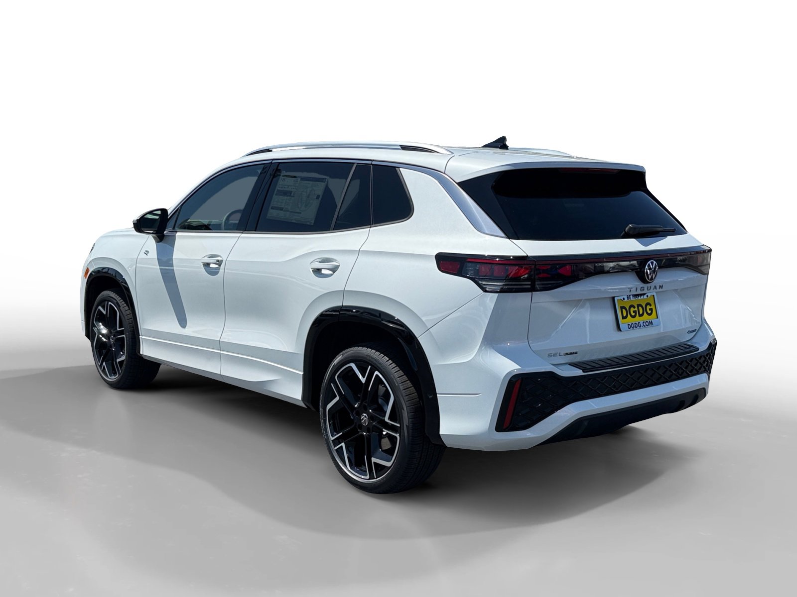 New 2026 Volkswagen Tiguan SEL R-Line AWD/4WD image 3