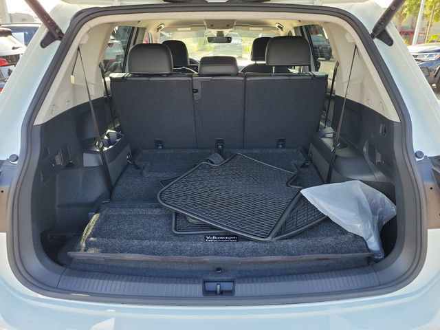 Certified 2024 Volkswagen Tiguan SE FWD image 7