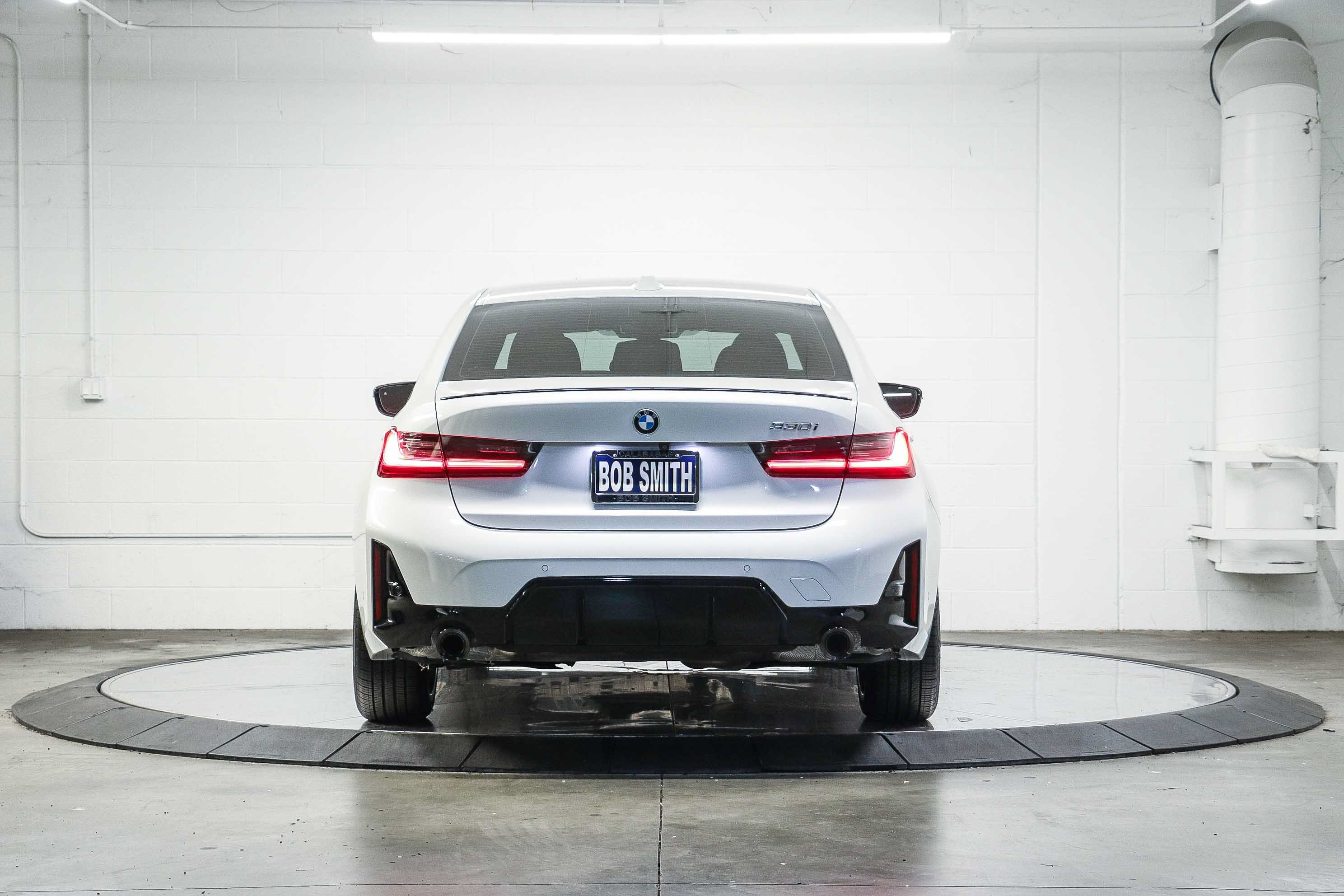 Used 2025 BMW 330i Sedan w/ M Sport Package RWD image 5