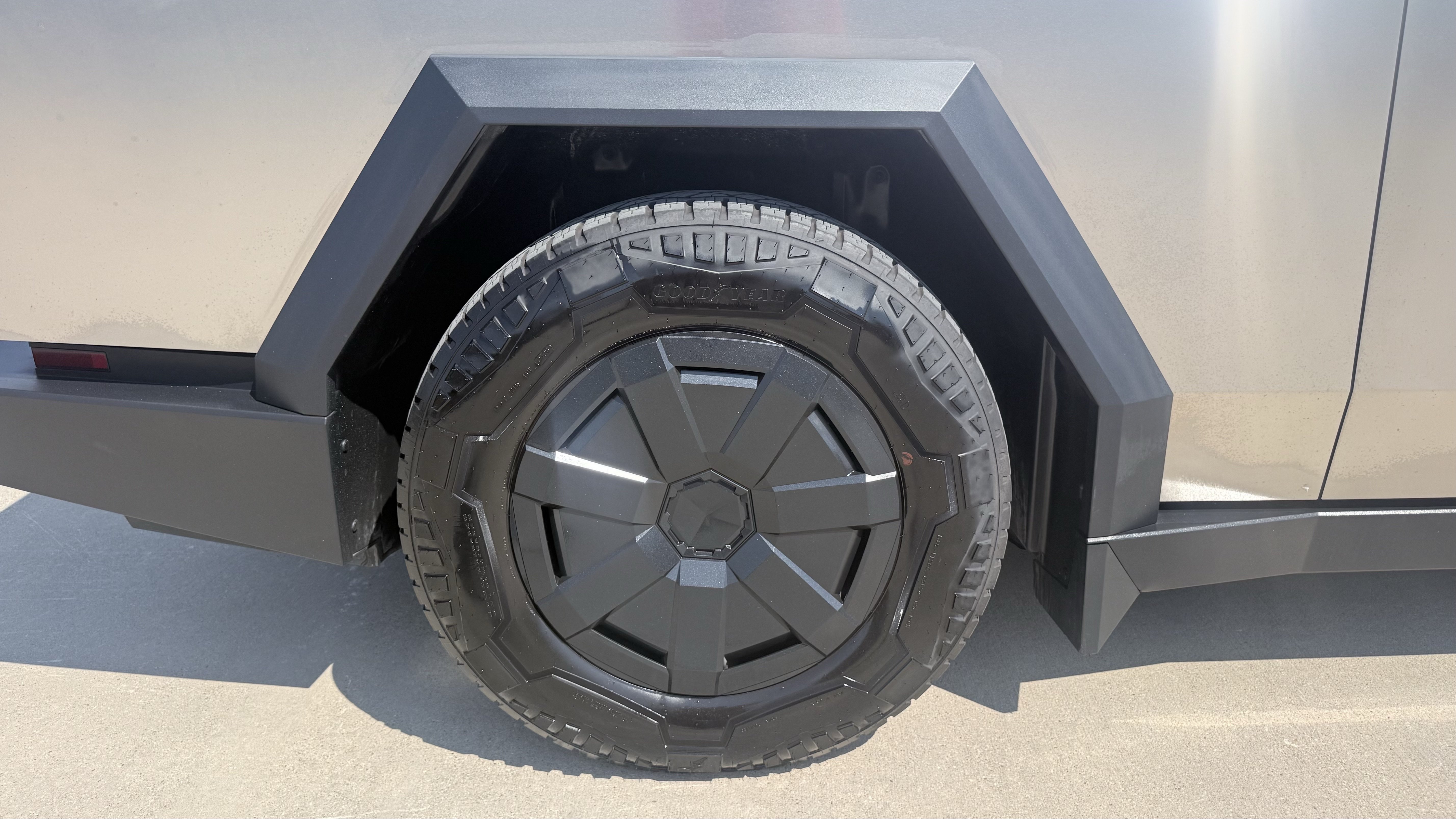 Used 2025 Tesla Cybertruck AWD Crew Cab image 15