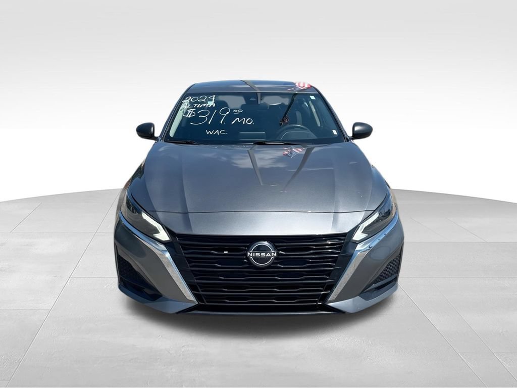 Used 2024 Nissan Altima 2.5 SV FWD image 3