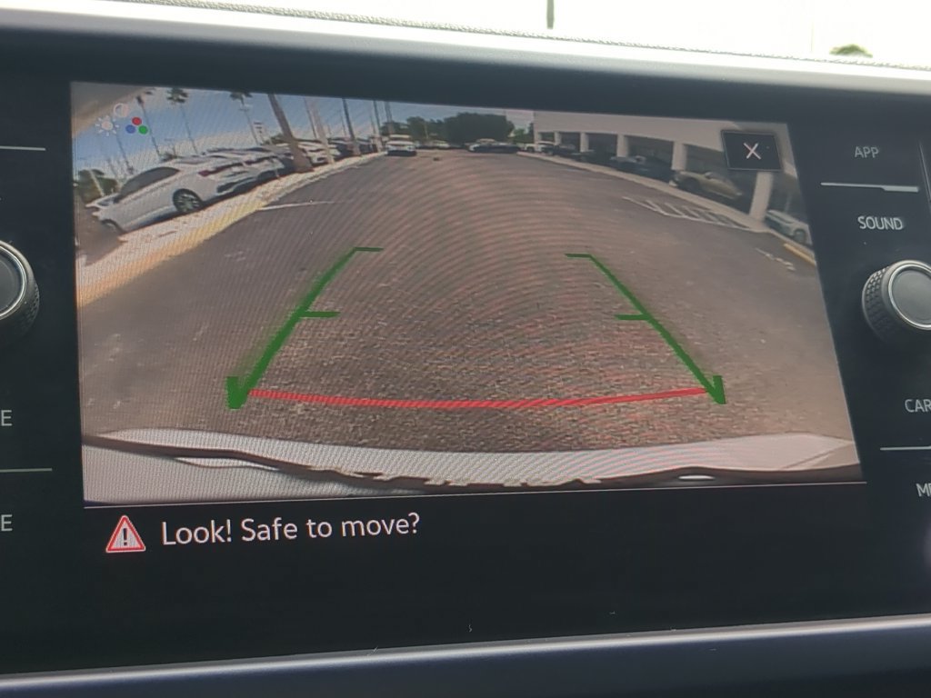 Certified 2022 Volkswagen Taos SE FWD image 21