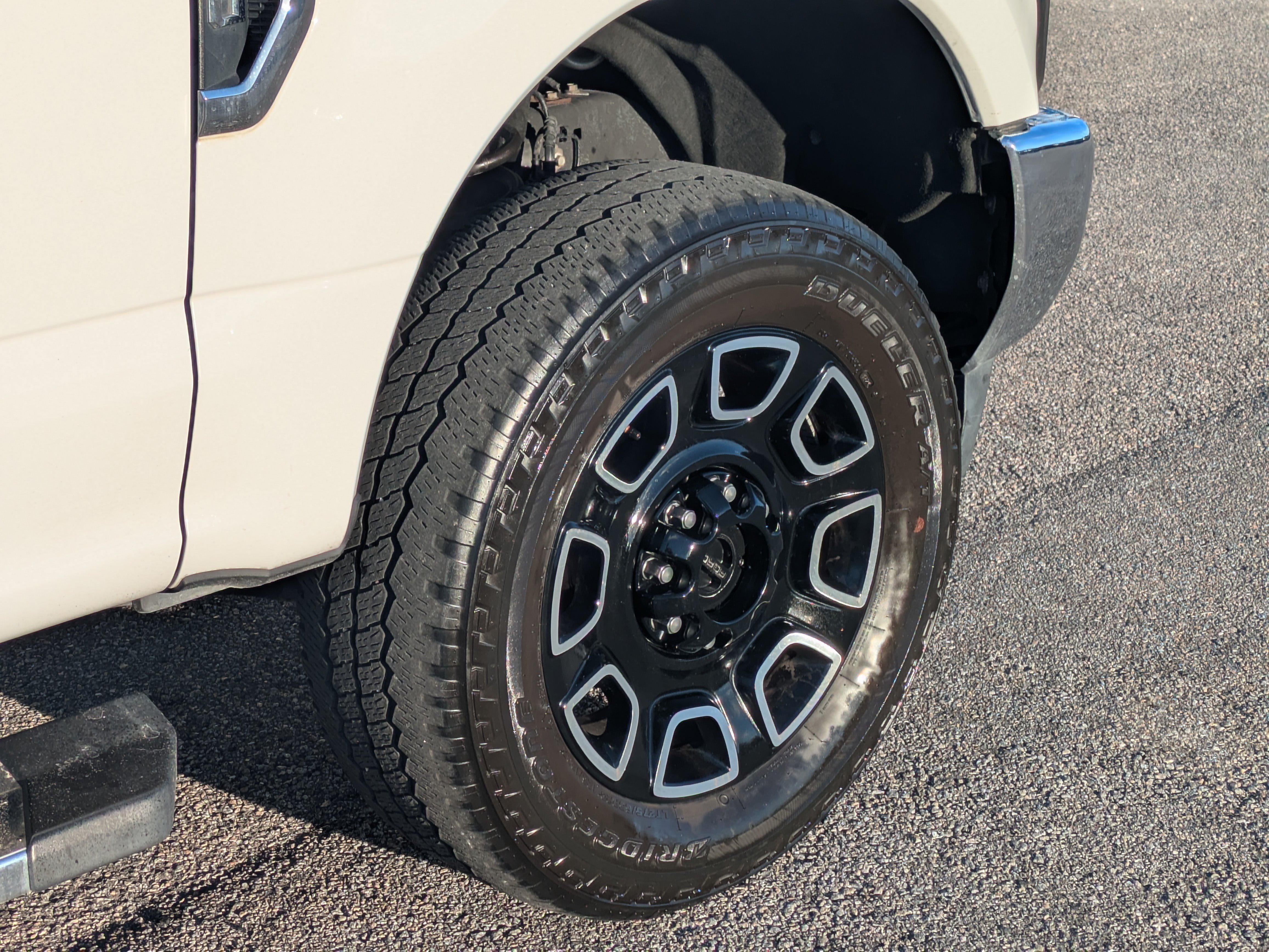 Used 2018 Ford F250 XLT w/ XLT Premium Package AWD/4WD image 13