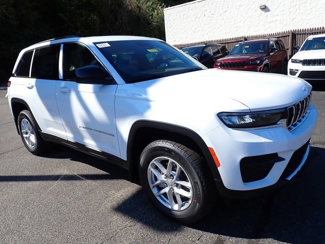 New 2025 Jeep Grand Cherokee Laredo w/ Luxury Tech Group I image 9