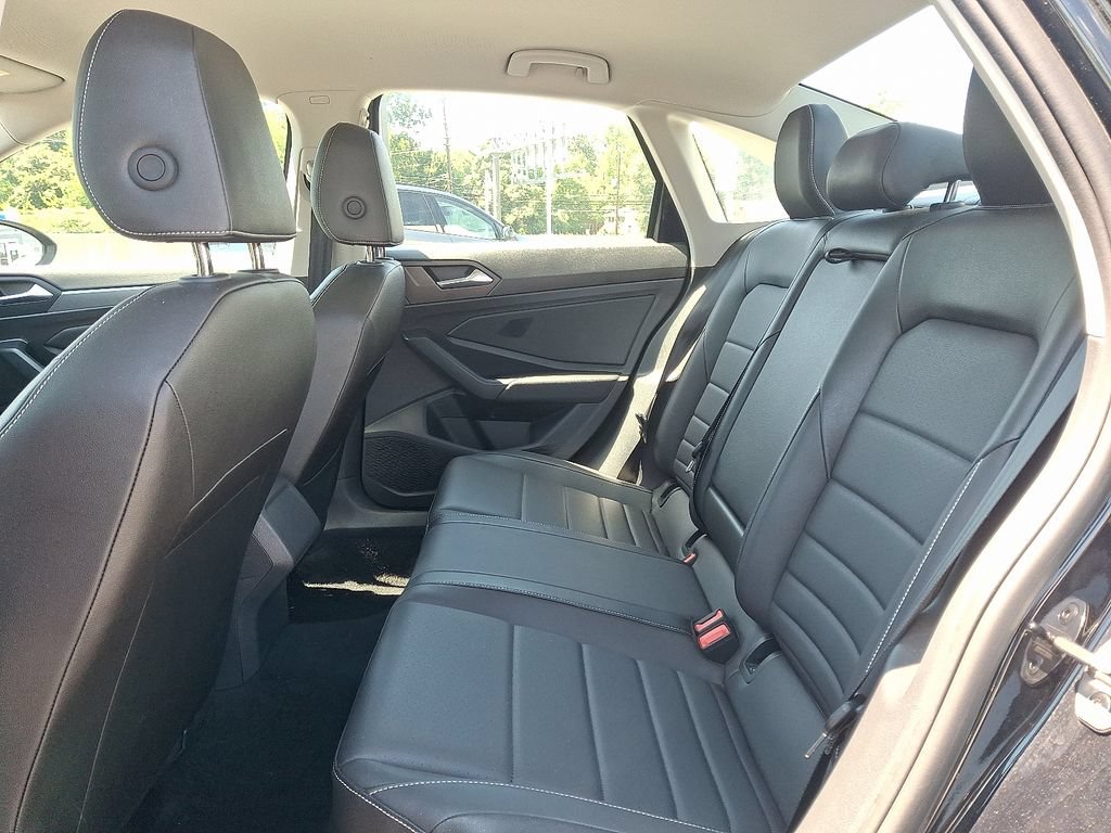 Used 2024 Volkswagen Jetta SE FWD image 10