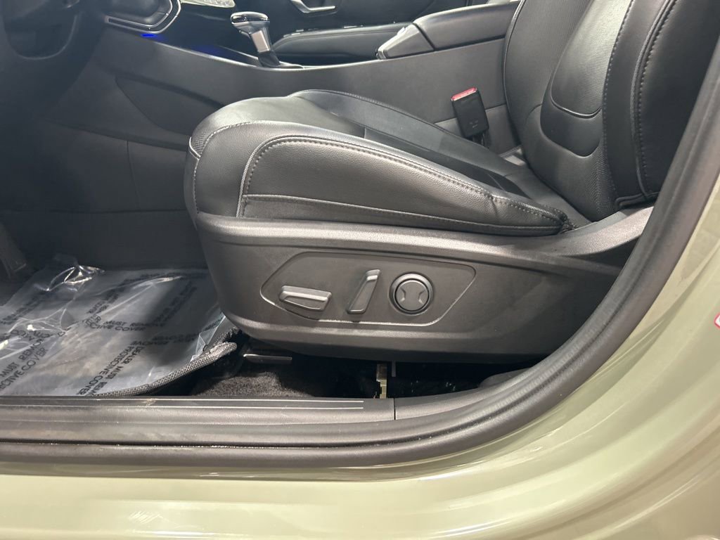 Used 2024 Hyundai Santa Cruz Limited image 16