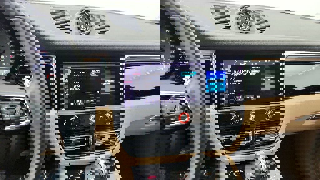 Used 2024 Porsche Macan Base w/ Premium+ Pkg, 21   Whe image 18