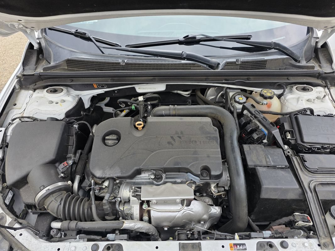 Used 2020 Chevrolet Malibu LT FWD image 36