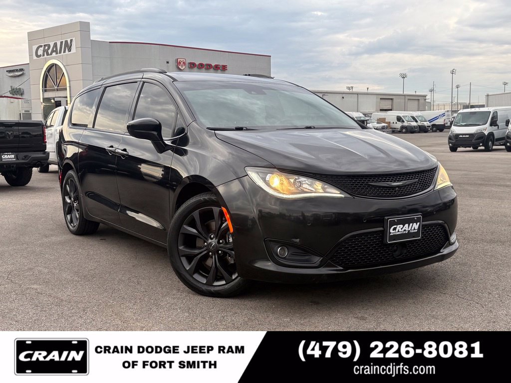 Used 2020 Chrysler Pacifica Touring w/ Advanced Safetytec Group