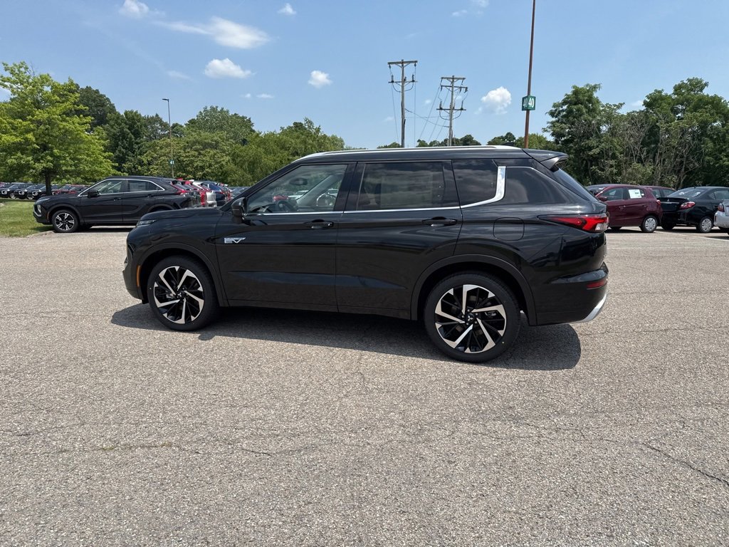 New 2025 Mitsubishi Outlander SEL image 11