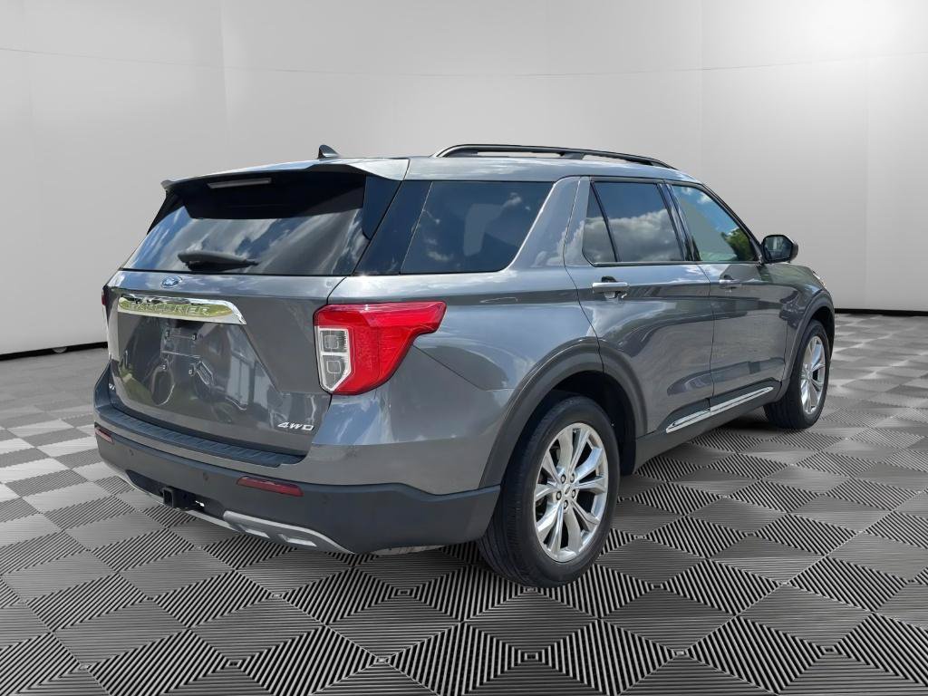 Used 2023 Ford Explorer XLT w/ Equipment Group 202A AWD/4WD image 4