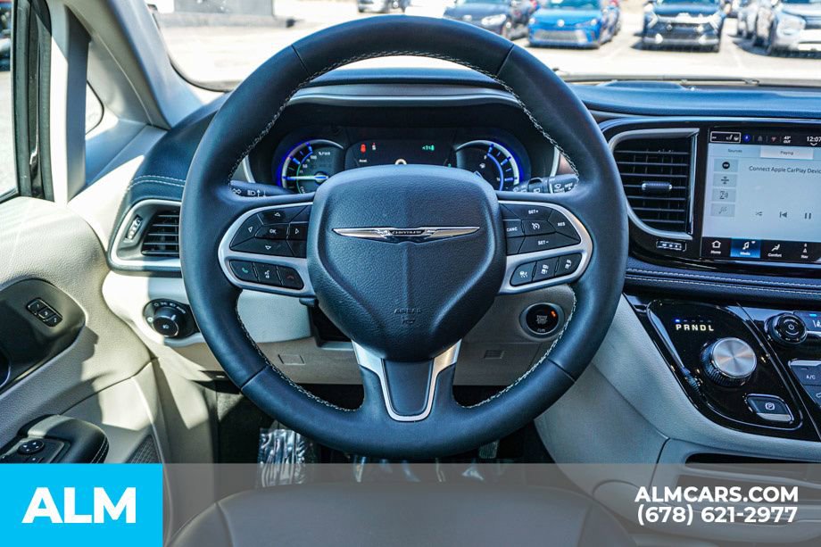 Used 2024 Chrysler Pacifica Select image 30
