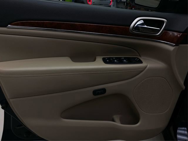 Used 2012 Jeep Grand Cherokee Limited w/ Trailer Tow Group IV image 24