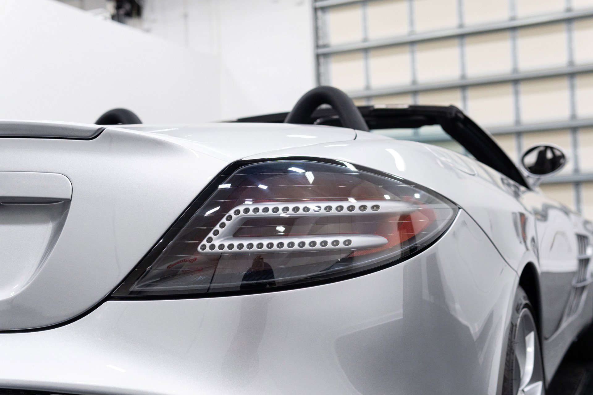 Used 2009 Mercedes-Benz SLR image 24