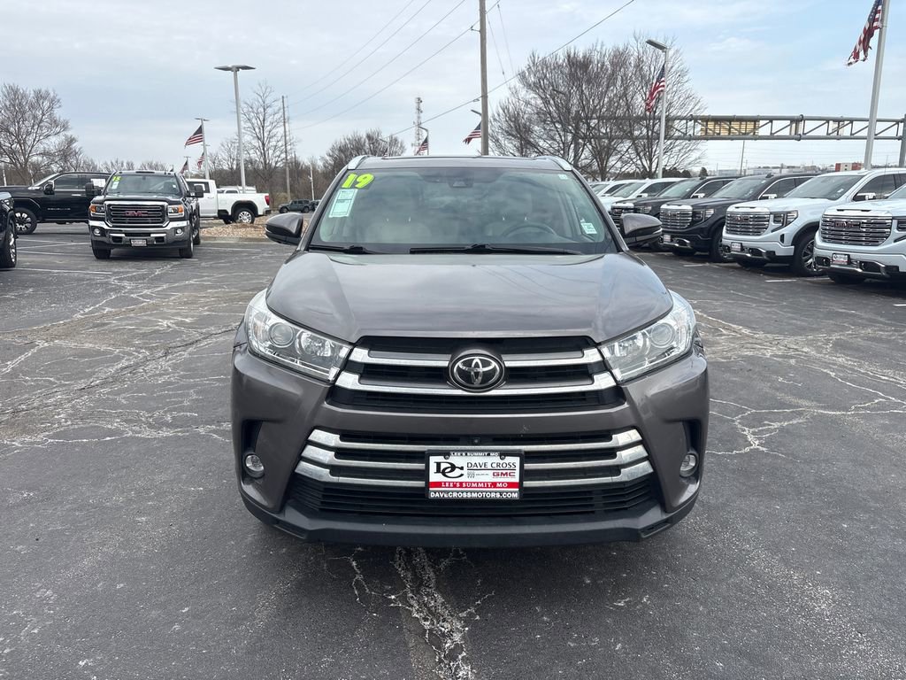 Used 2019 Toyota Highlander Limited Platinum image 2