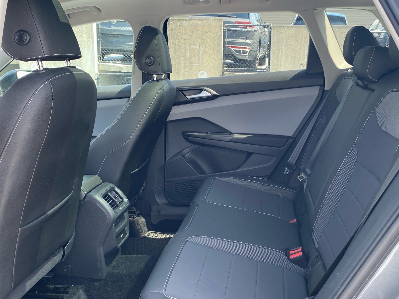 Certified 2023 Volkswagen Taos SE w/ Panoramic Sunroof Package AWD/4WD image 18