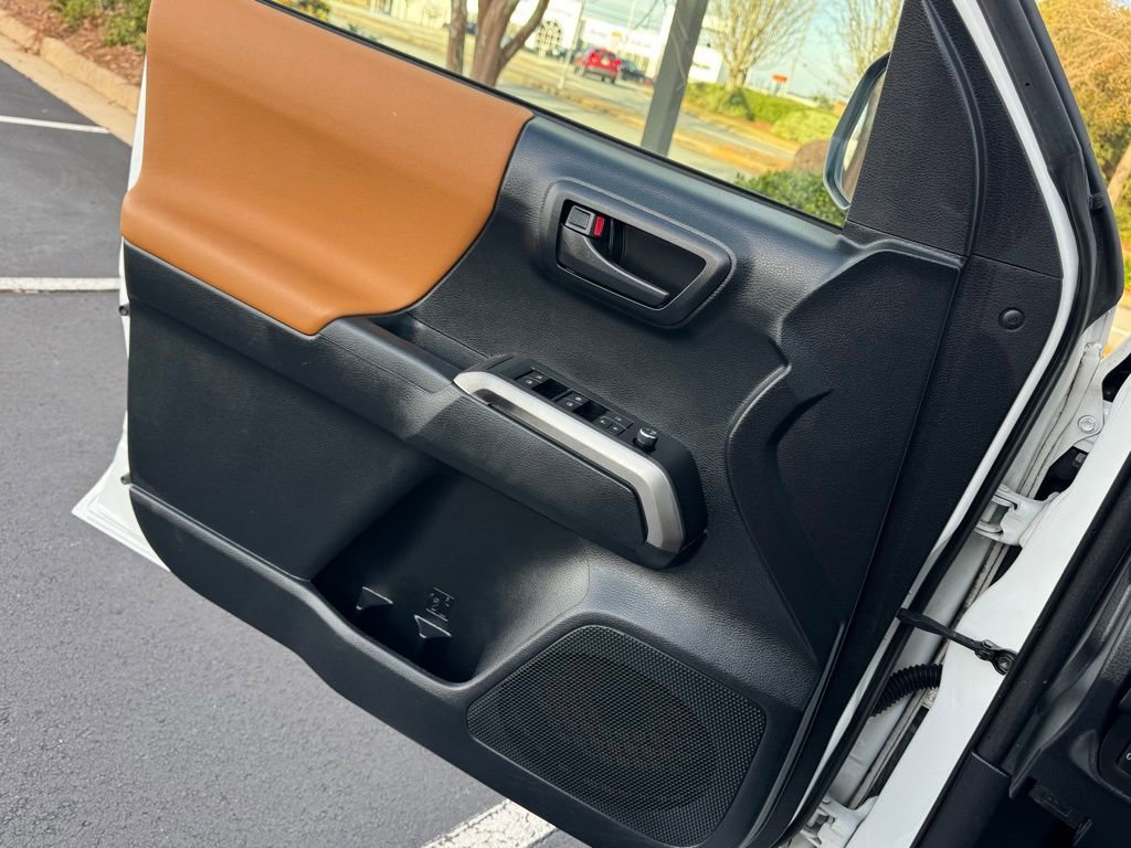 Used 2016 Toyota Tacoma SR5 w/ Towing Package image 36