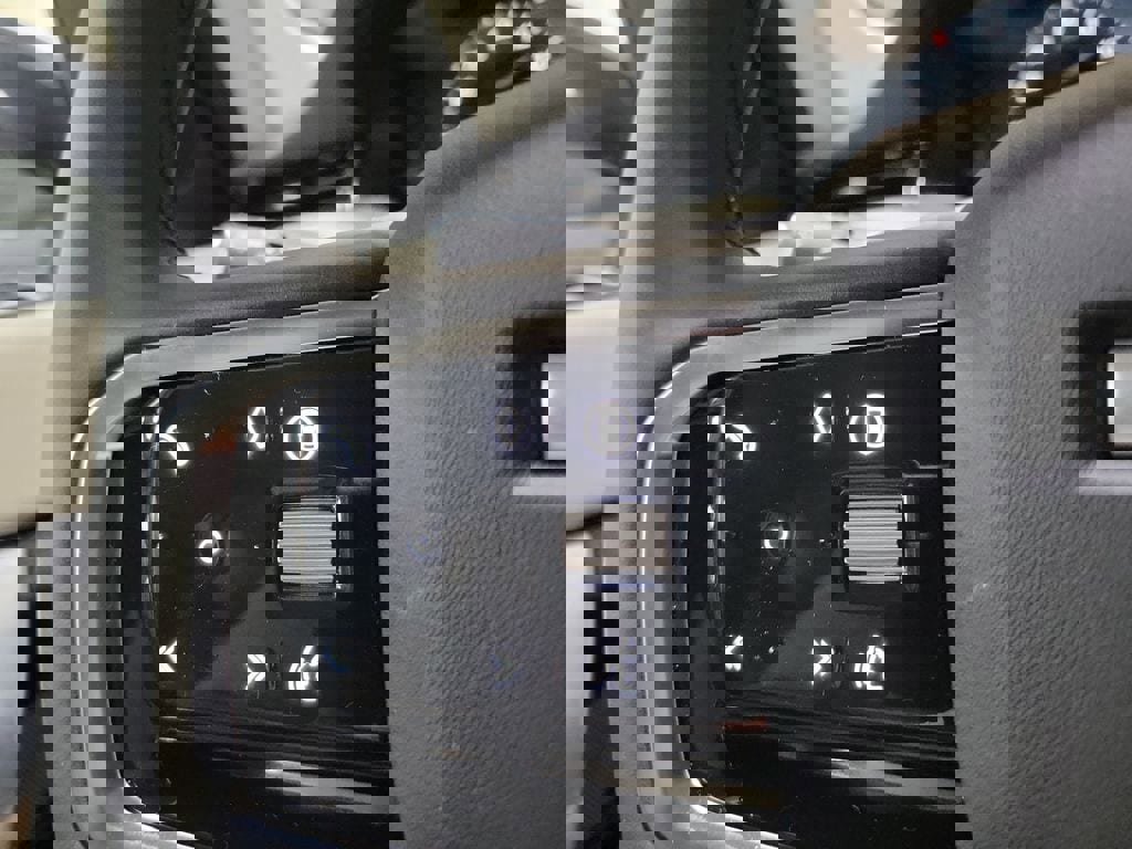 New 2025 Land Rover Discovery Sport S image 15