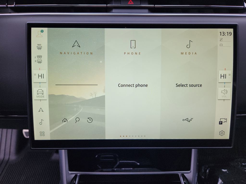 New 2026 Land Rover Range Rover SE image 17