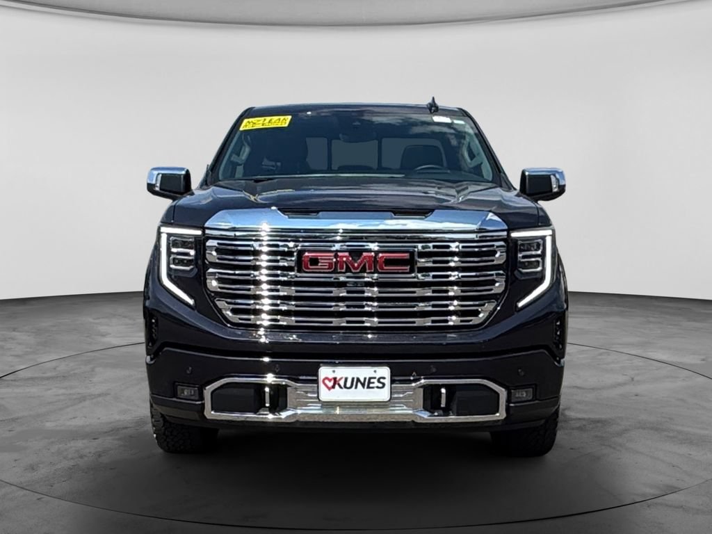 Used 2025 GMC Sierra 1500 Denali w/ Technology Package AWD/4WD image 2