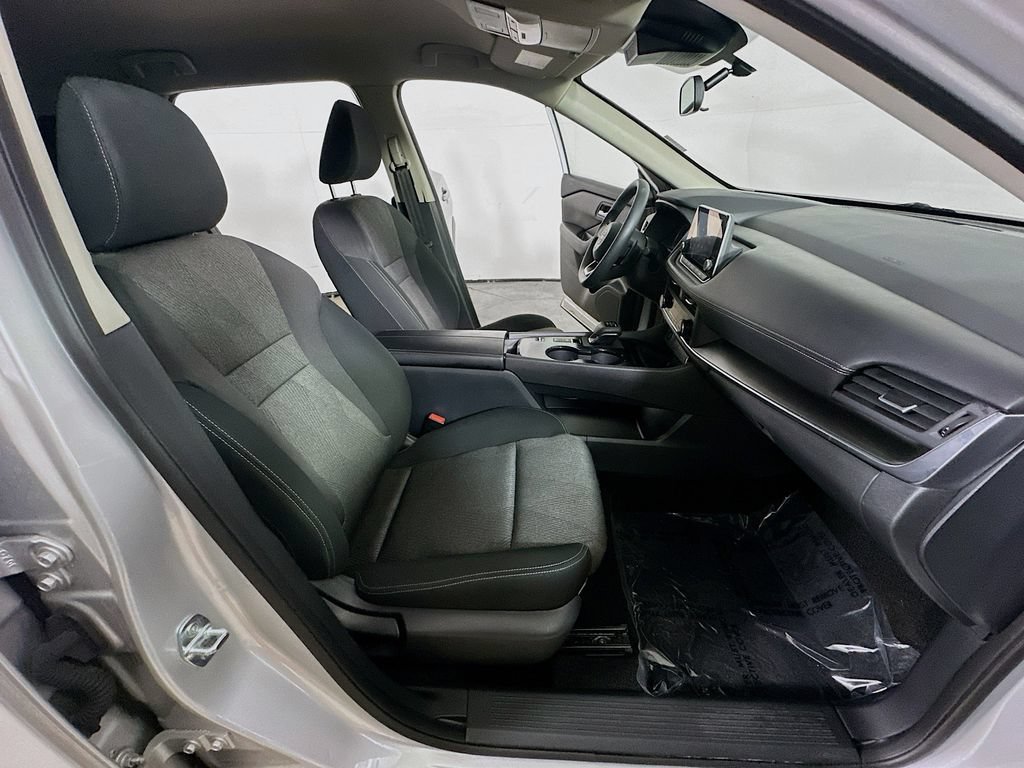 Used 2024 Nissan Rogue SV FWD image 12