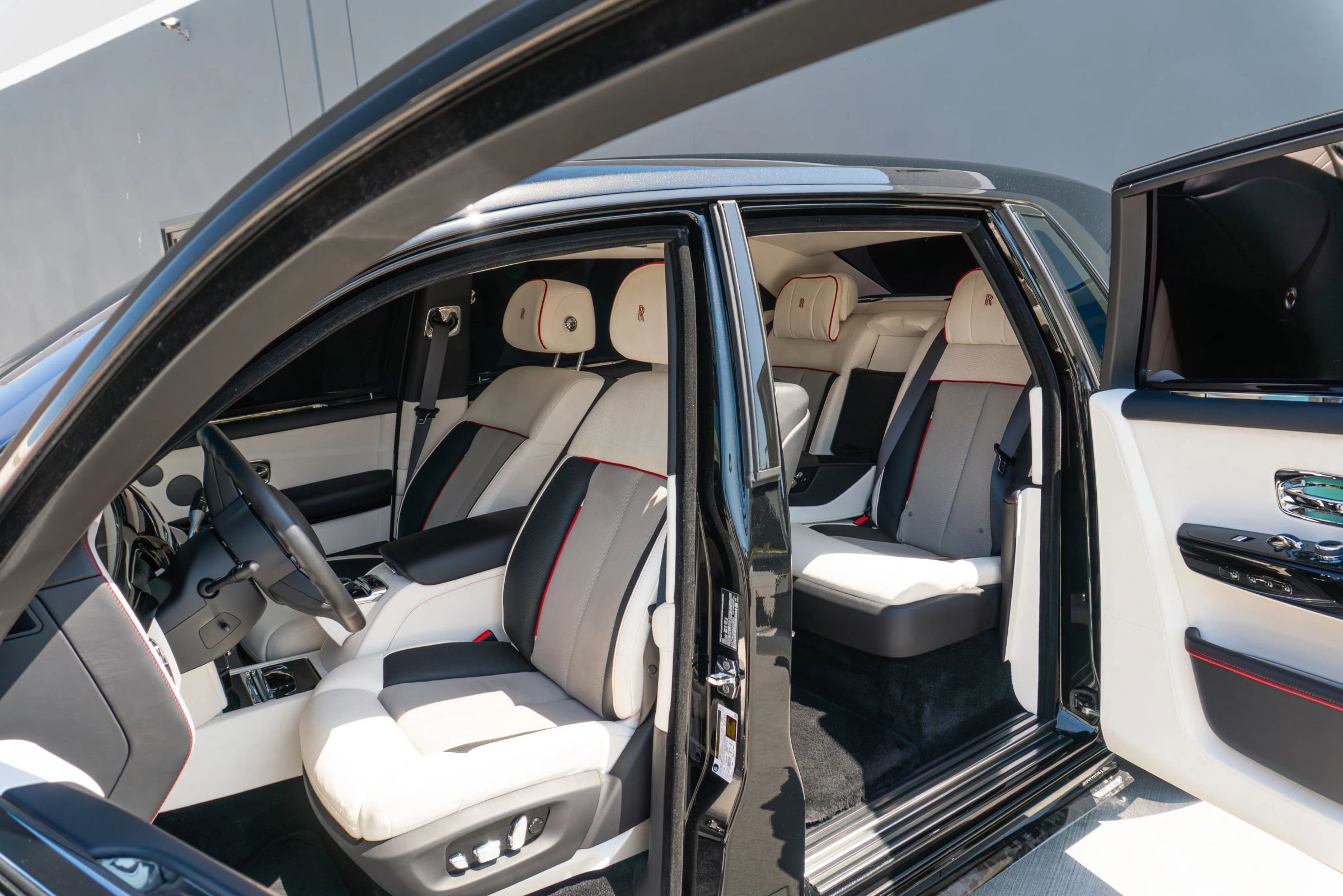 Used 2024 Rolls-Royce Phantom Sedan w/ The Phantom Package RWD image 11