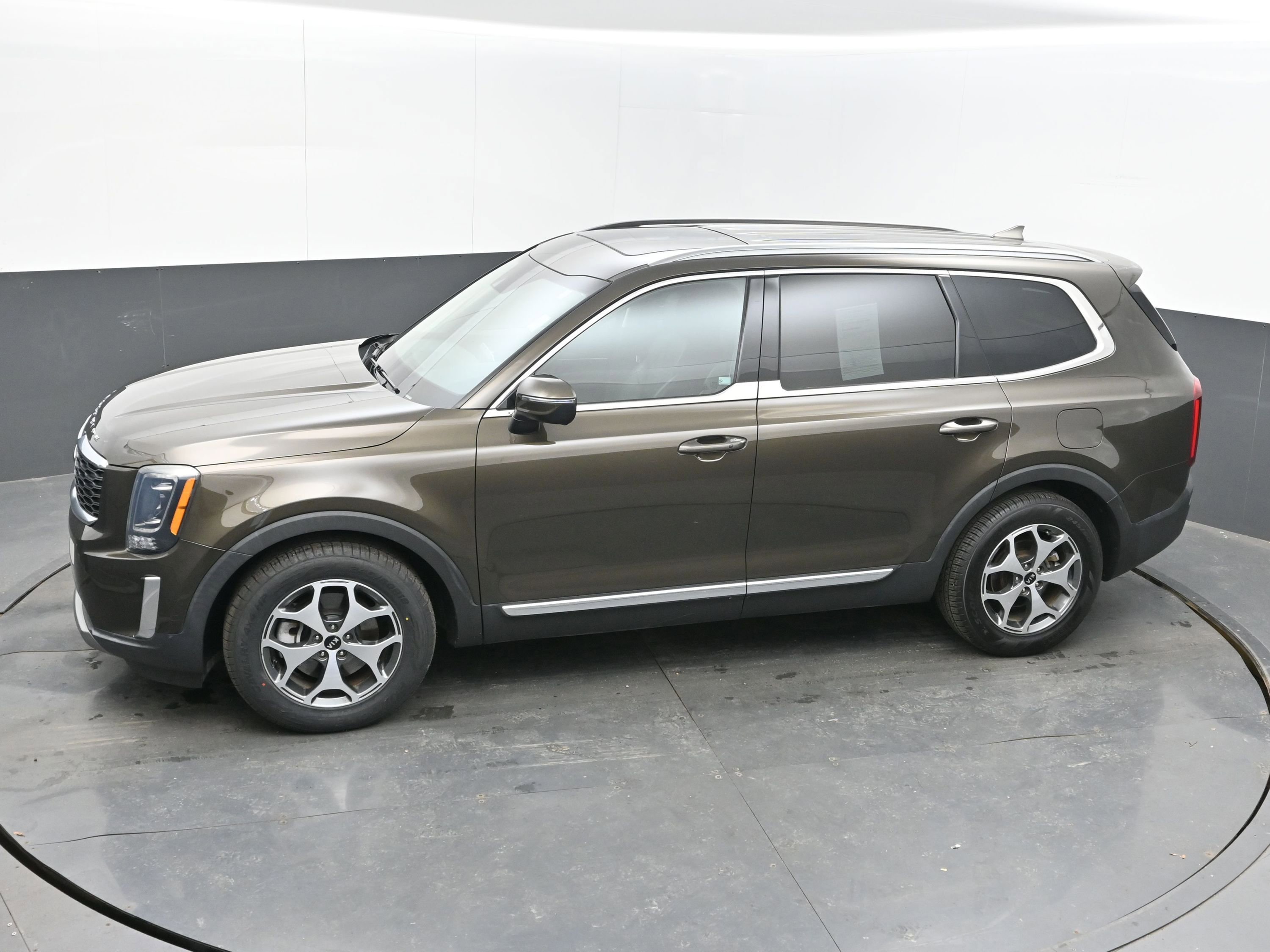 Used 2021 Kia Telluride EX image 32