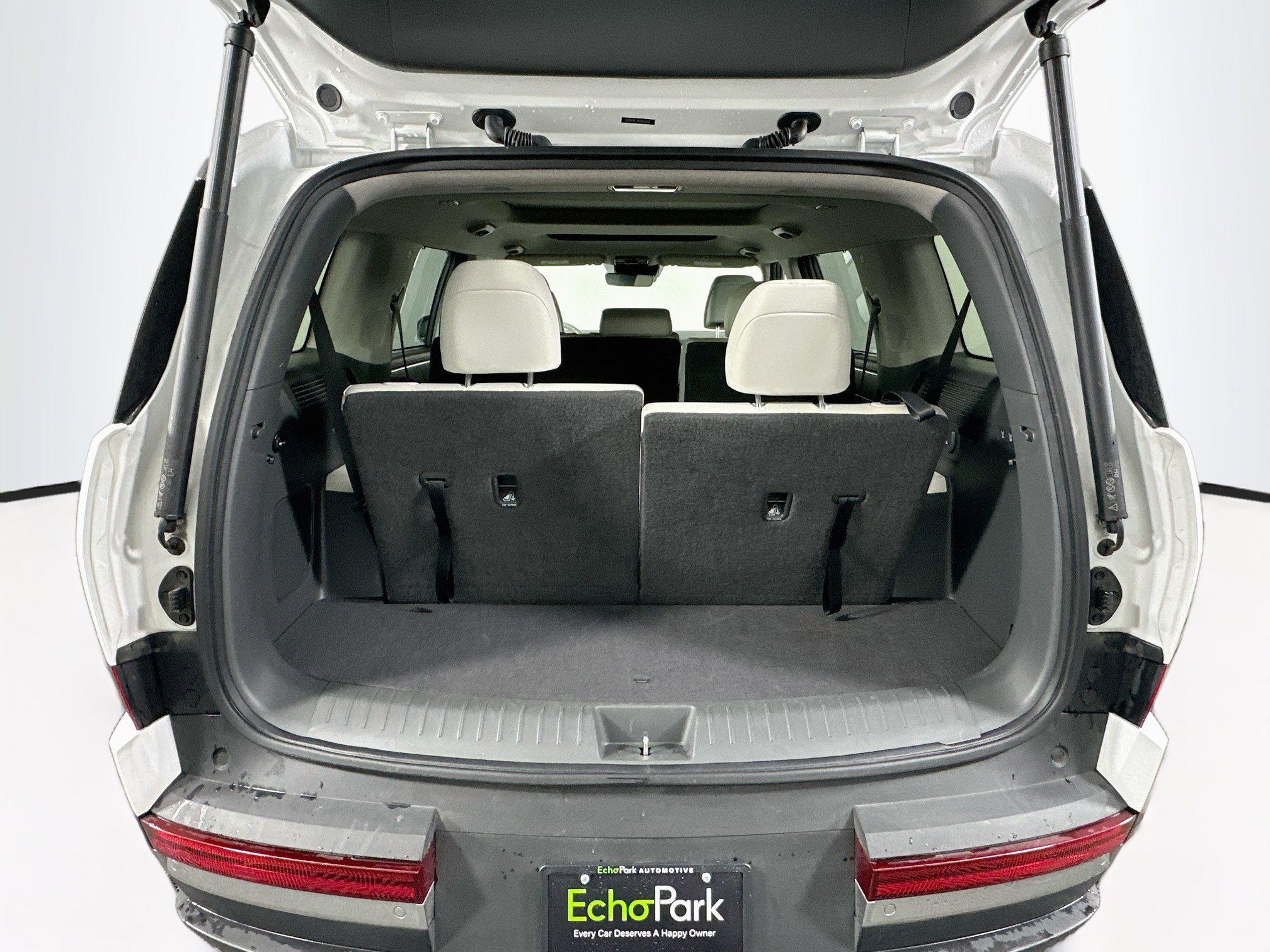 Used 2025 Hyundai Santa Fe Limited FWD image 32