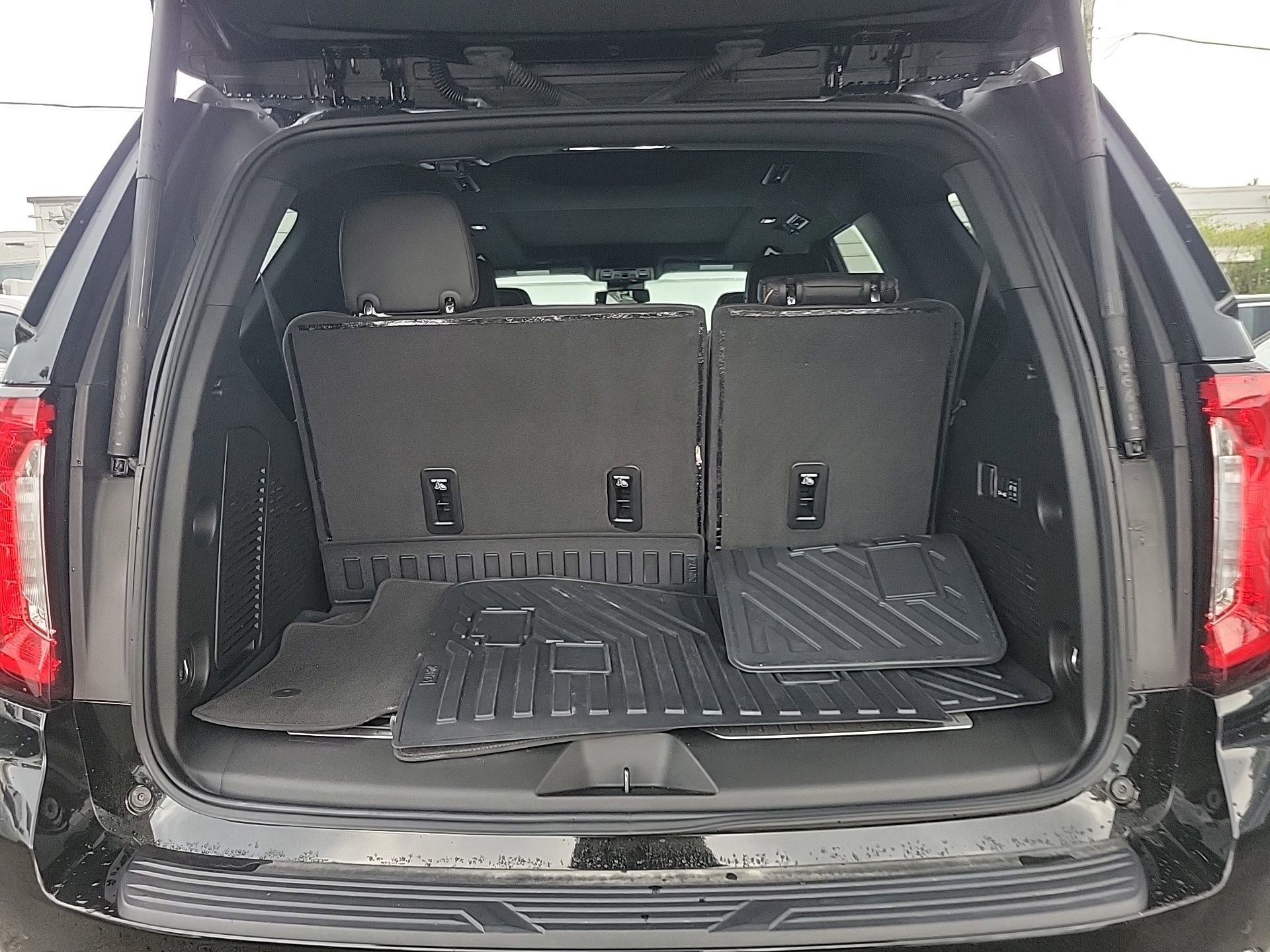 Used 2024 GMC Yukon AT4 w/ AT4 Premium Package image 15