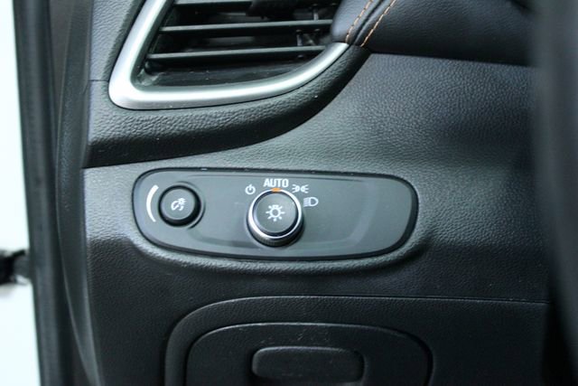 Used 2018 Chevrolet Trax LT w/ LT Convenience Package image 14