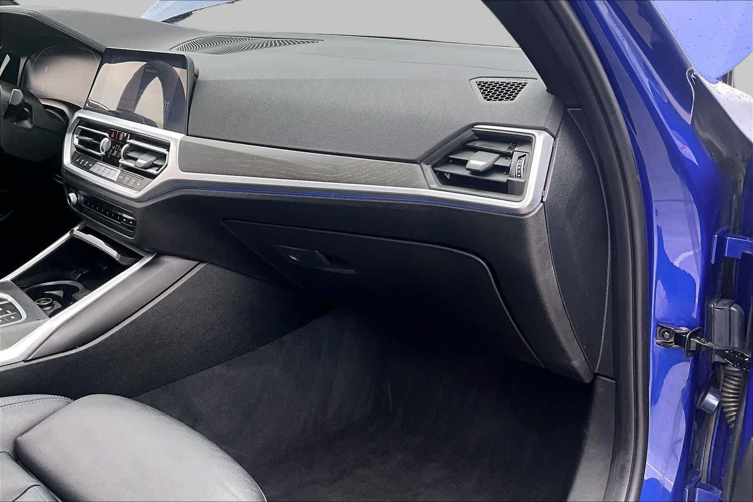Used 2020 BMW 330i Sedan w/ M Sport Package RWD image 17