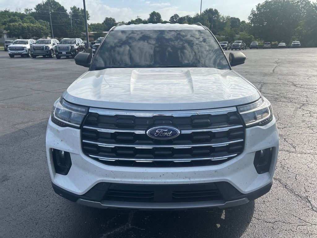 Used 2025 Ford Explorer Active w/ Active Comfort Package AWD/4WD image 2