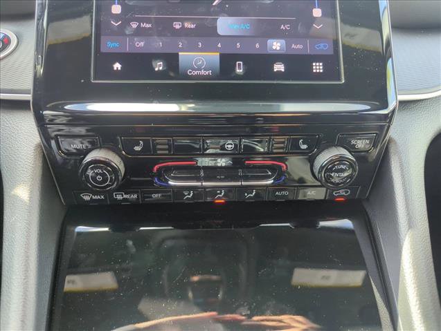 New 2025 Jeep Grand Cherokee Altitude image 12