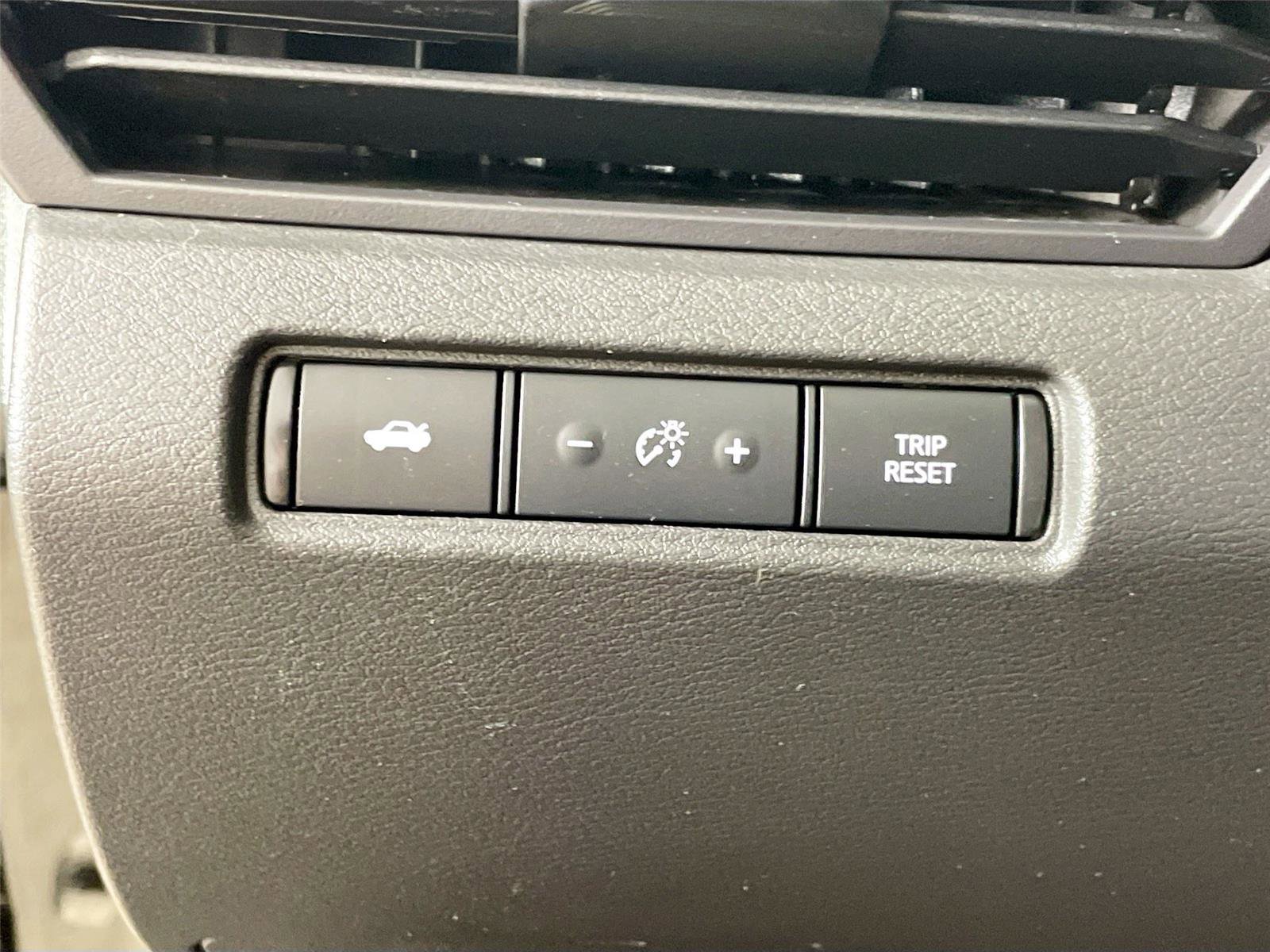 Used 2024 Nissan Altima 2.5 SV FWD image 14