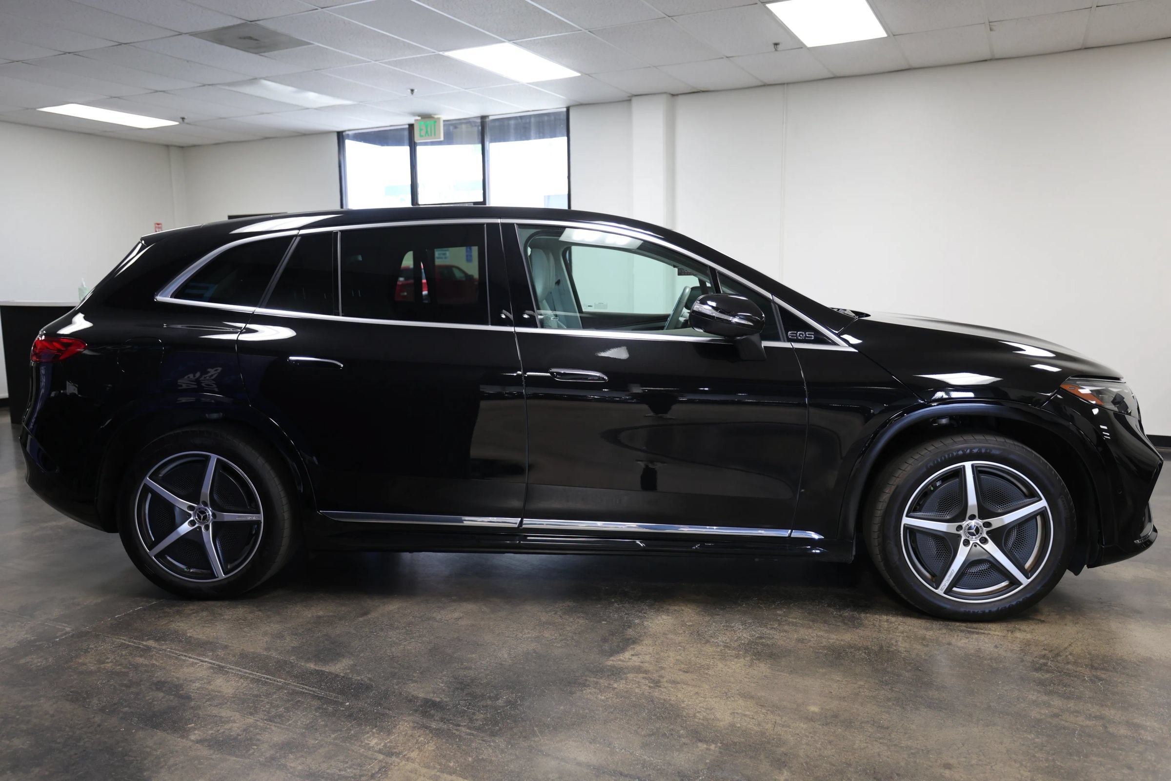 Used 2023 Mercedes-Benz EQS 580 4MATIC SUV image 7