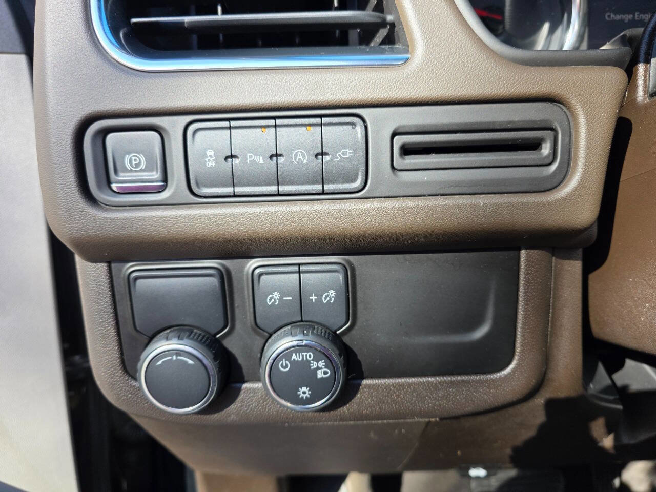 Used 2021 Chevrolet Suburban LT RWD image 15
