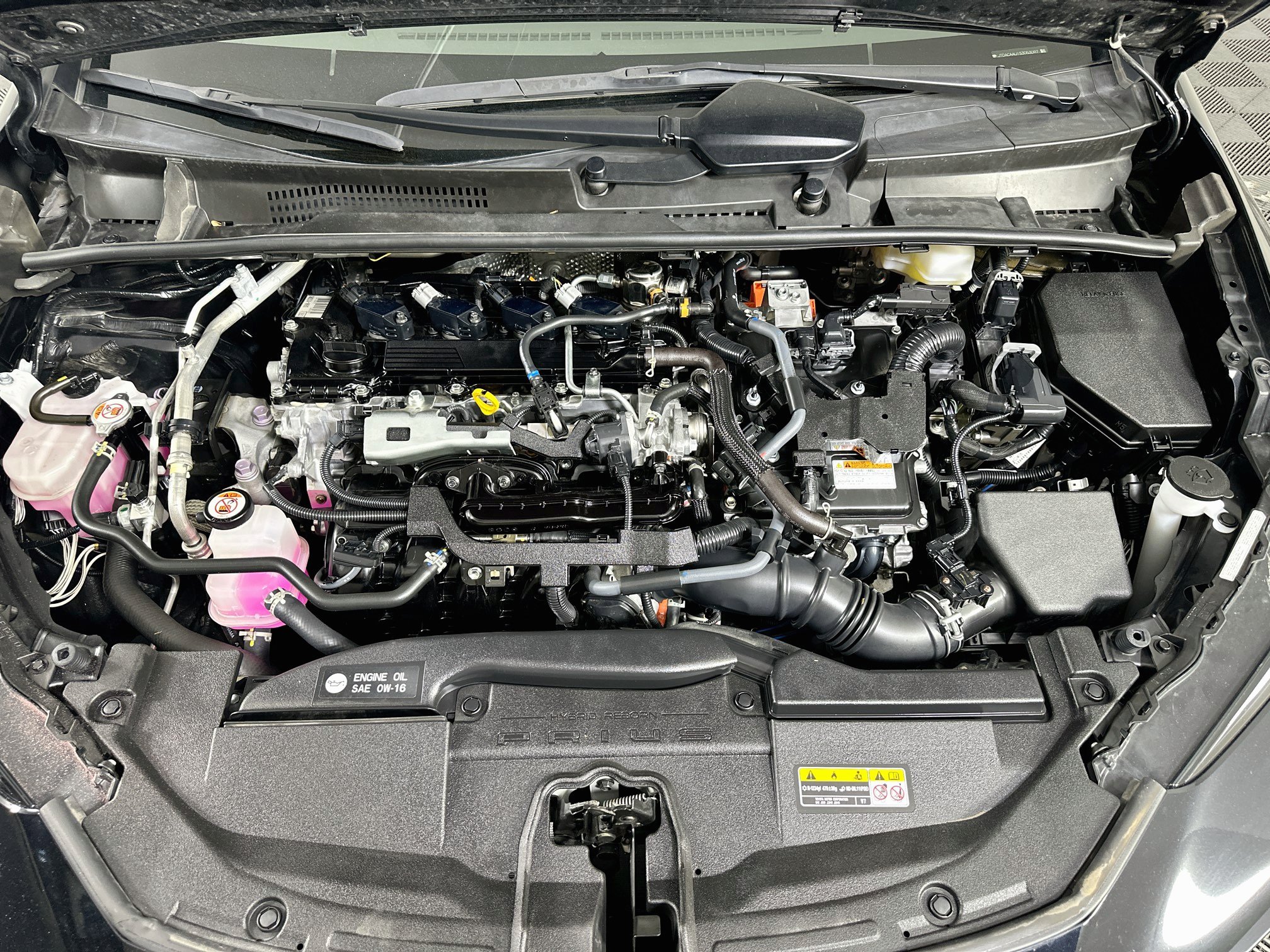 Used 2025 Toyota Prius LE FWD image 32