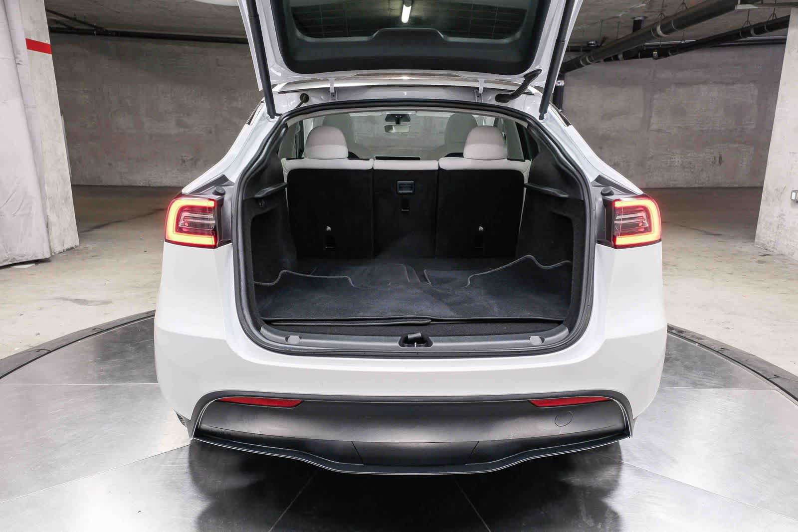 Used 2023 Tesla Model Y Long Range AWD/4WD image 29