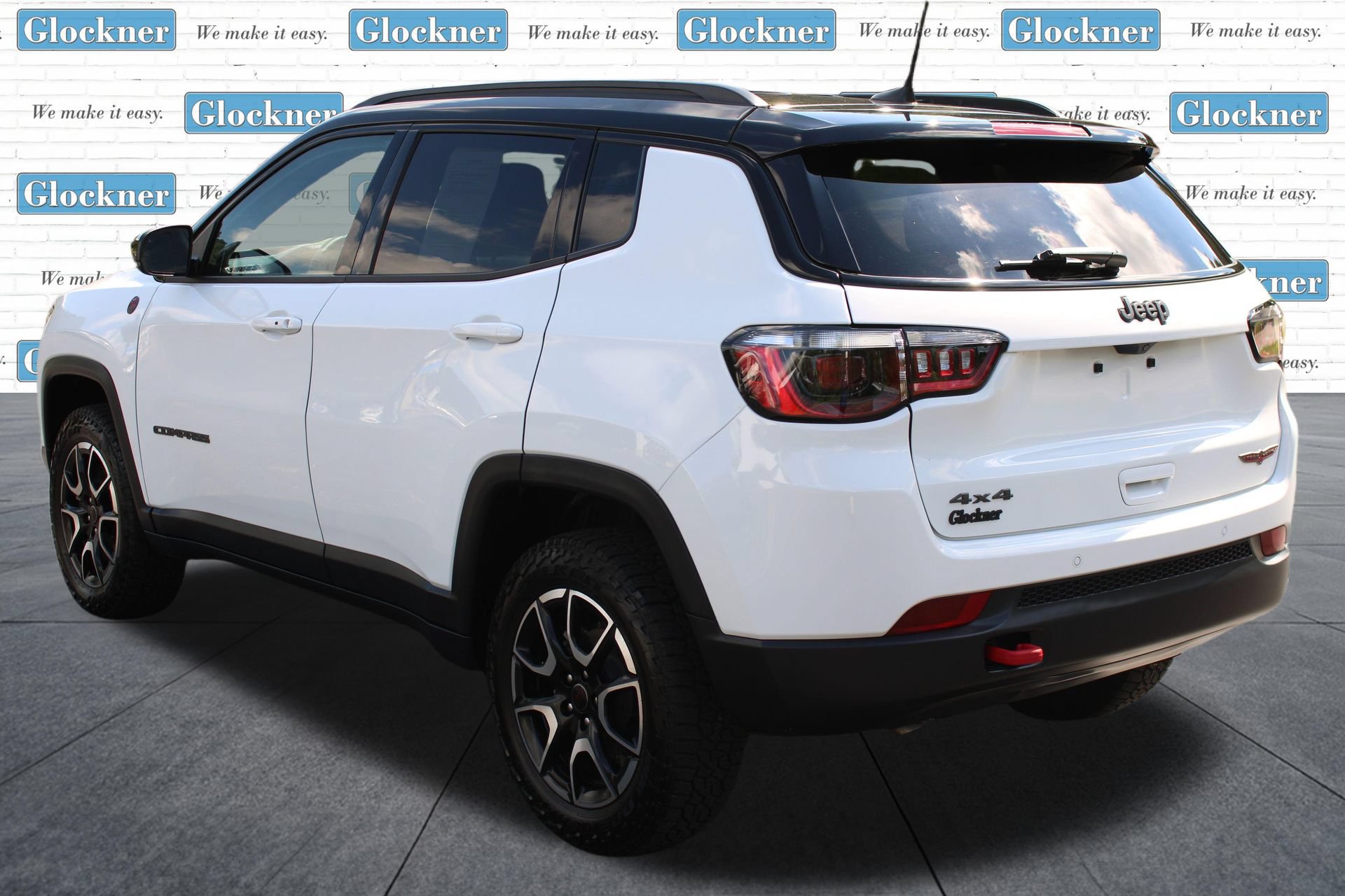 Used 2025 Jeep Compass Trailhawk w/ Trailhawk Convenience Group AWD/4WD image 9