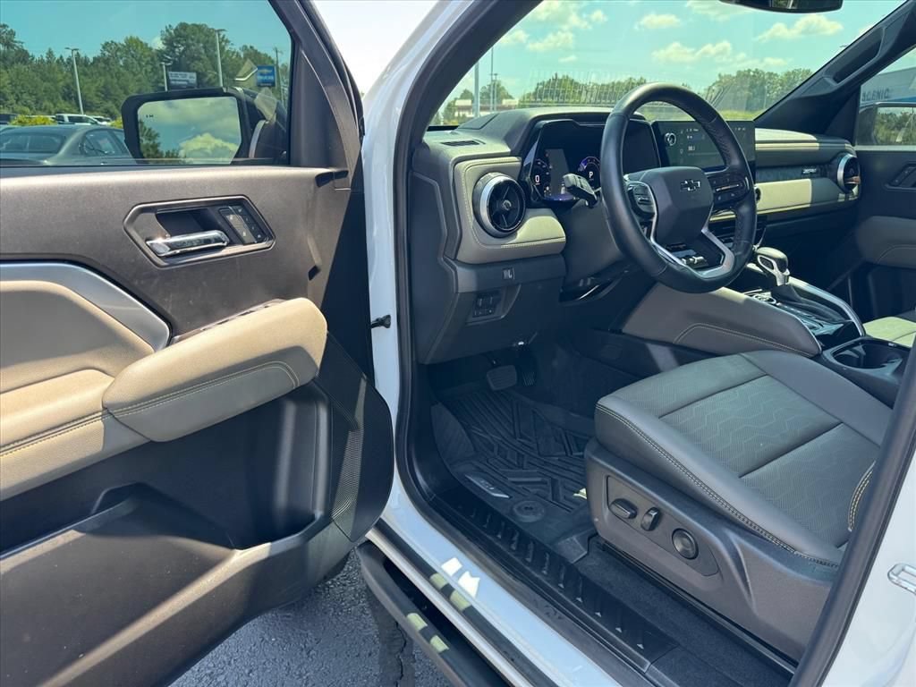 Used 2025 Chevrolet Colorado ZR2 AWD/4WD image 13