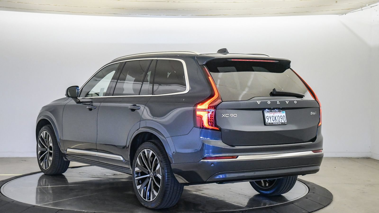 Certified 2026 Volvo XC90 B6 Plus w/ Protection Package AWD/4WD image 2