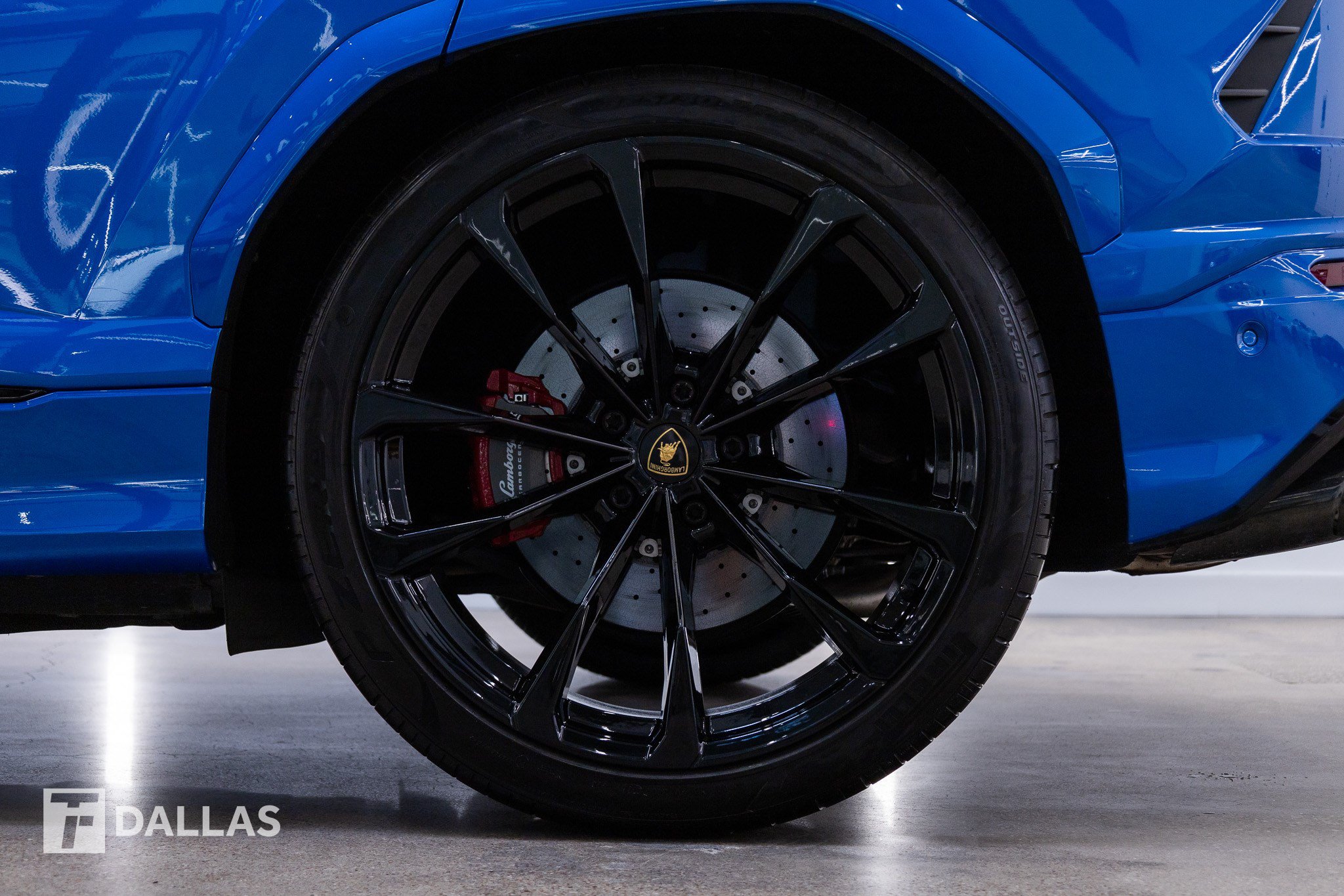 Used 2022 Lamborghini Urus AWD/4WD image 3