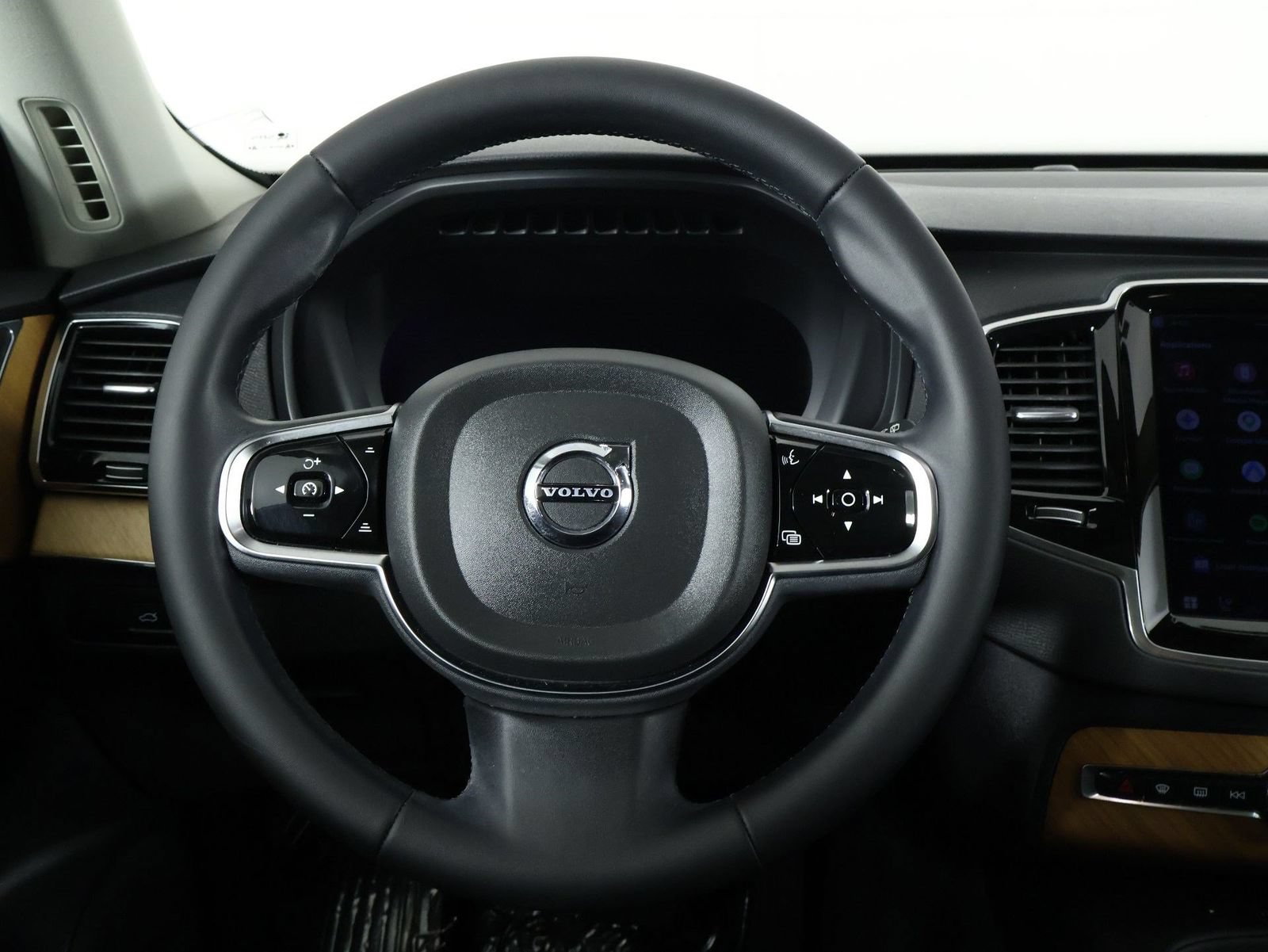 Certified 2023 Volvo XC90 T8 Plus AWD/4WD image 8