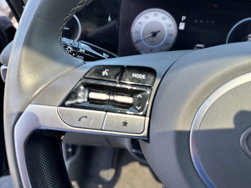 Used 2025 Hyundai Elantra SEL image 17