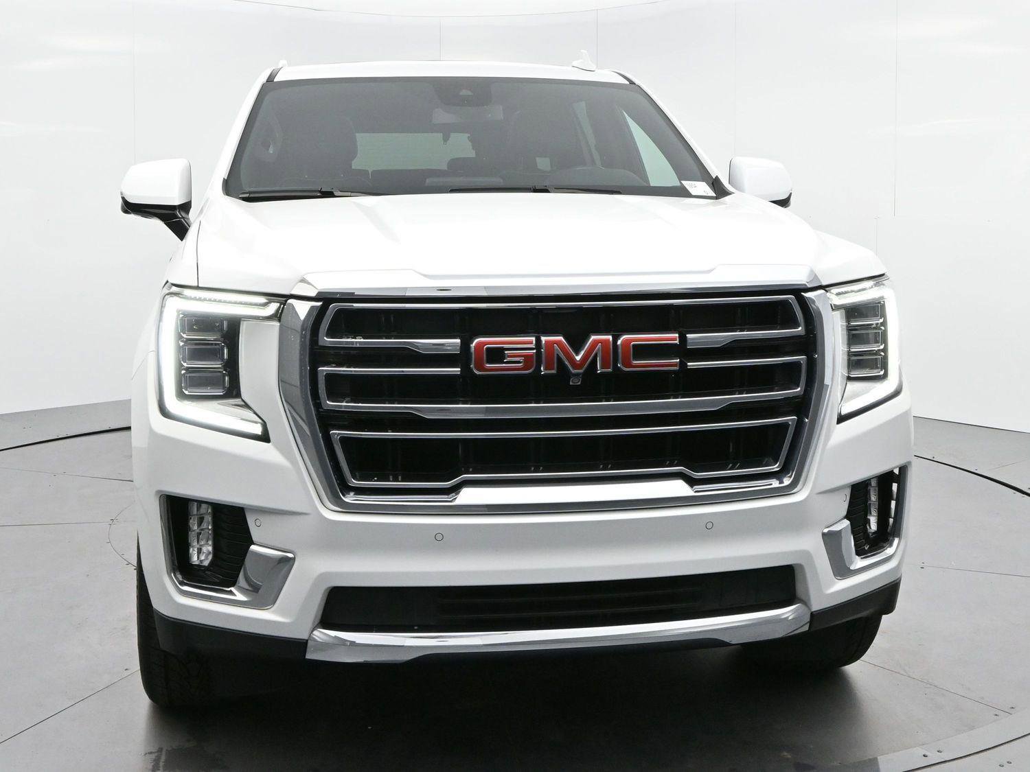 Used 2023 GMC Yukon SLT w/ SLT Premium Package image 2