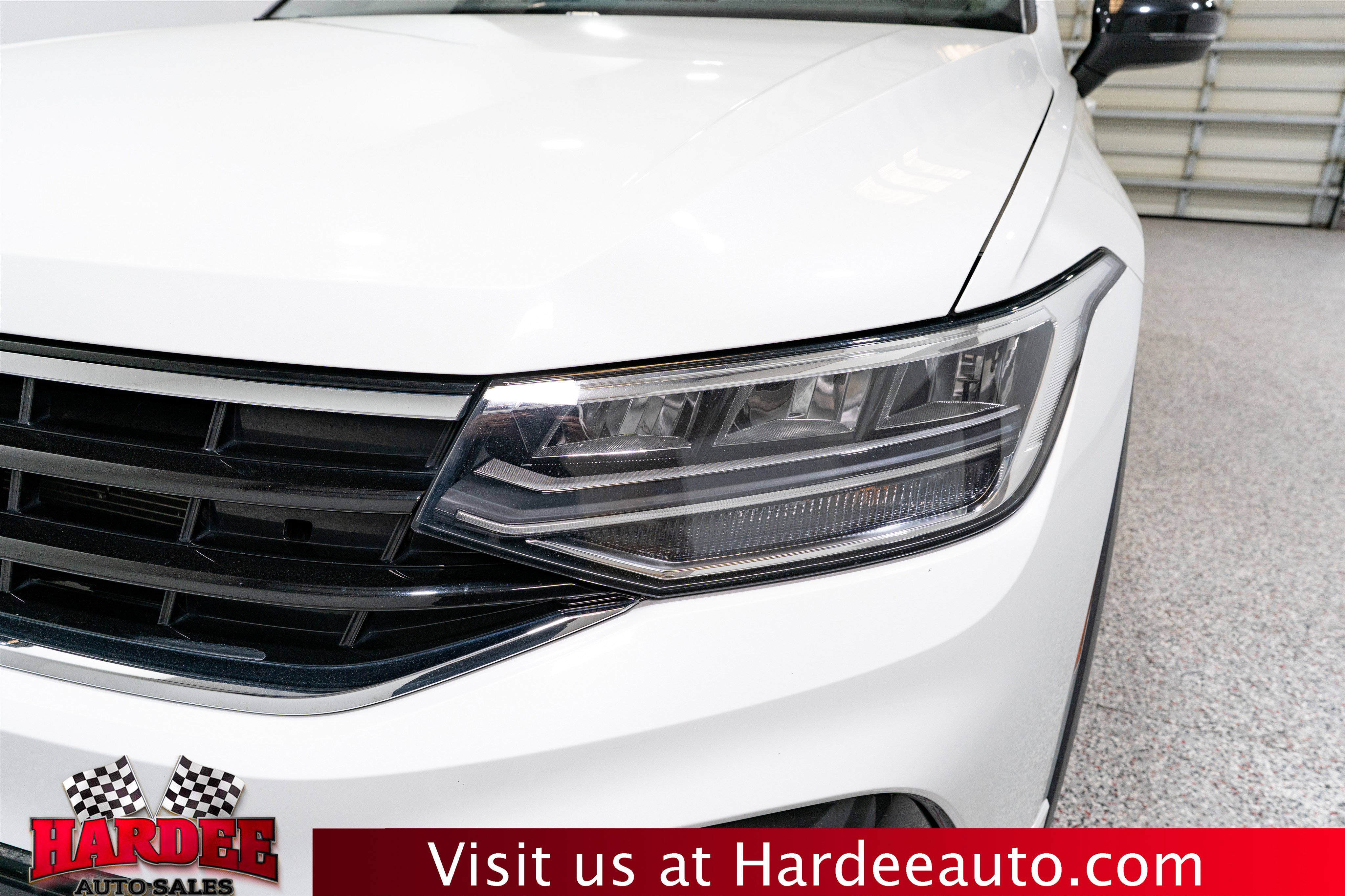 Used 2023 Volkswagen Tiguan SE R-Line image 8